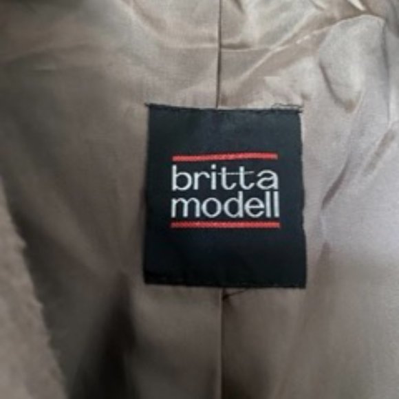 Elegant Britta Modell Wool Cape Coat in Mocha - One Size - Picture 2 of 5